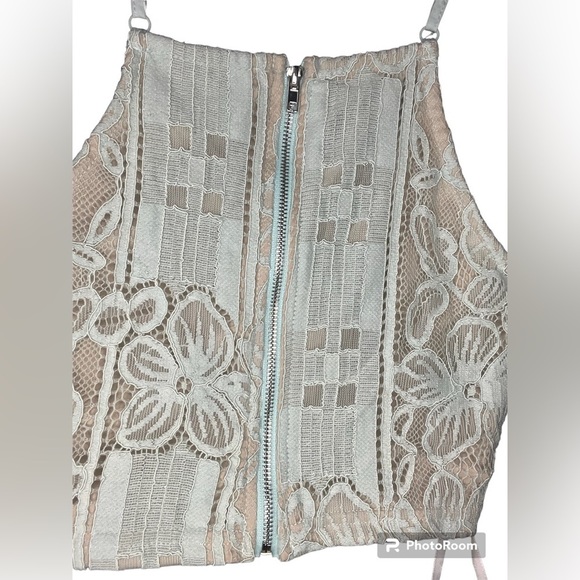 LULU’S Floral Embroidered crop top, color mint, size small - Picture 6 of 8